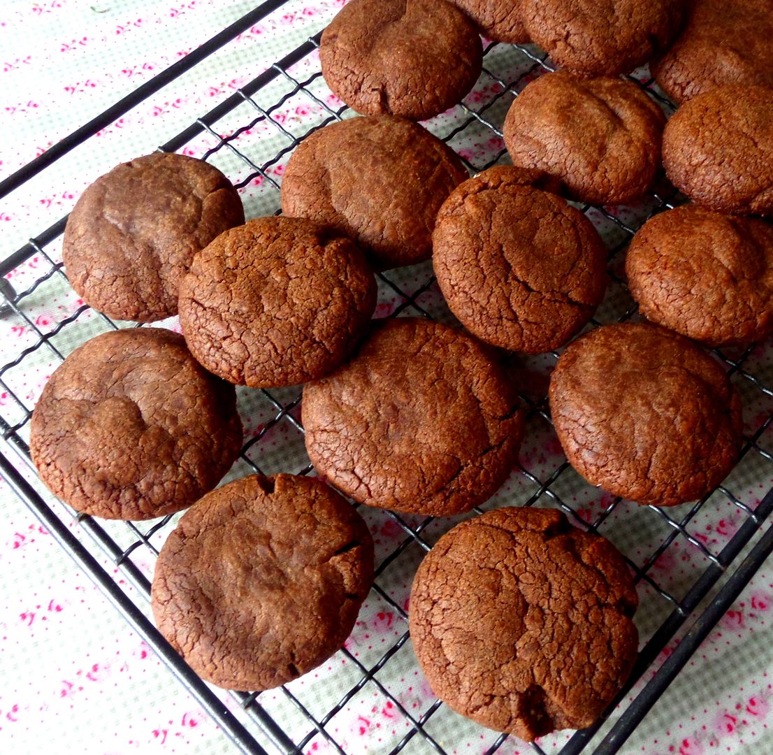The English Kitchen Nutella Cookies . . . only 3 ingredients!